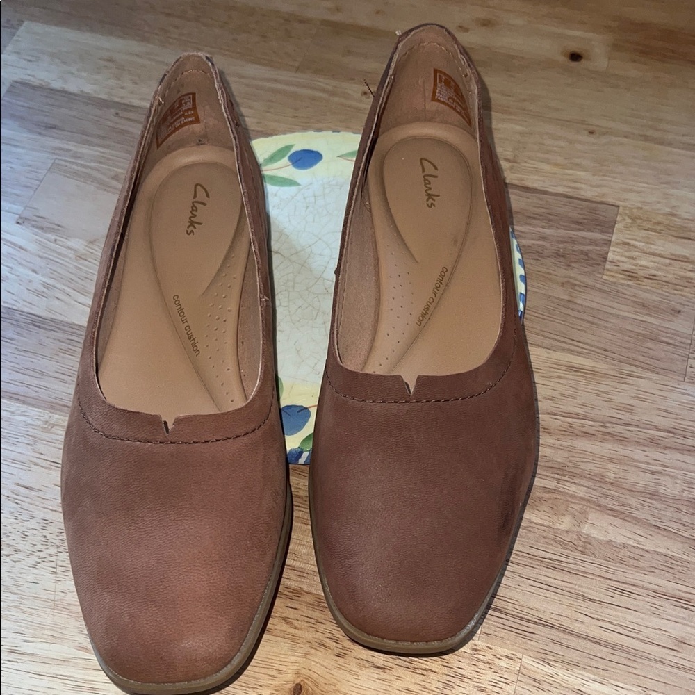 Clarks Women's Chestnut Brown Nubuck Slip-On Loafers